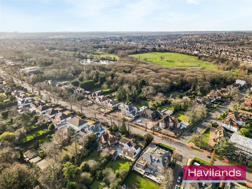 Property photo 3 of 45 Broad Walk-7.Jpg