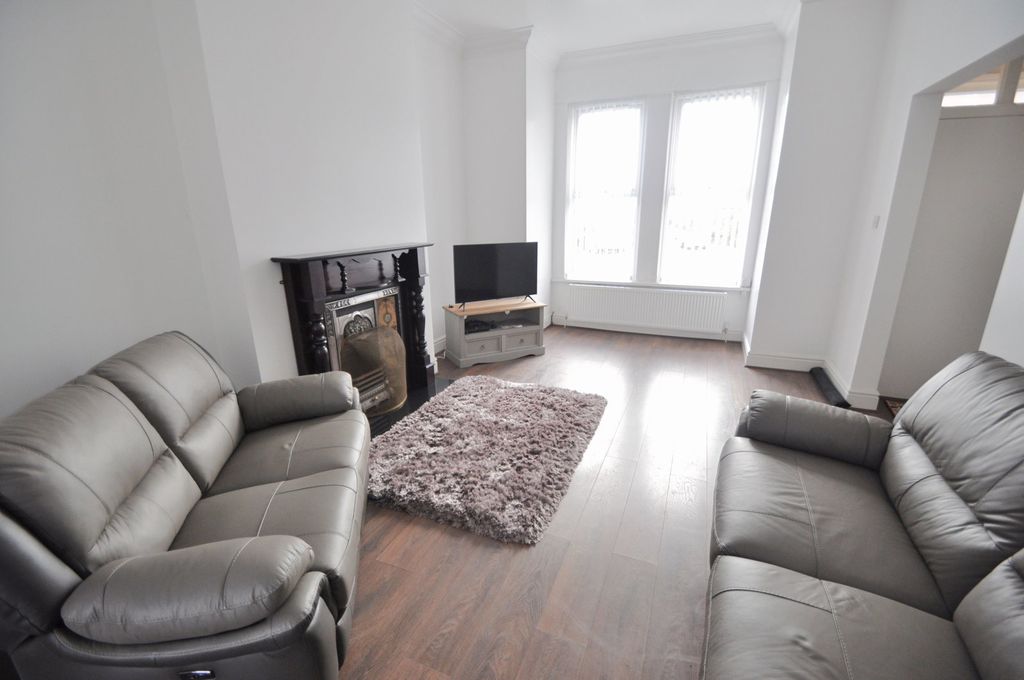 Property photo 3 of 32