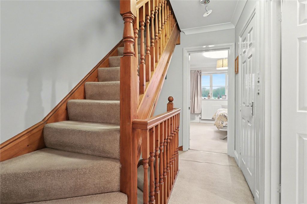 Property photo 3 of 16 Landing