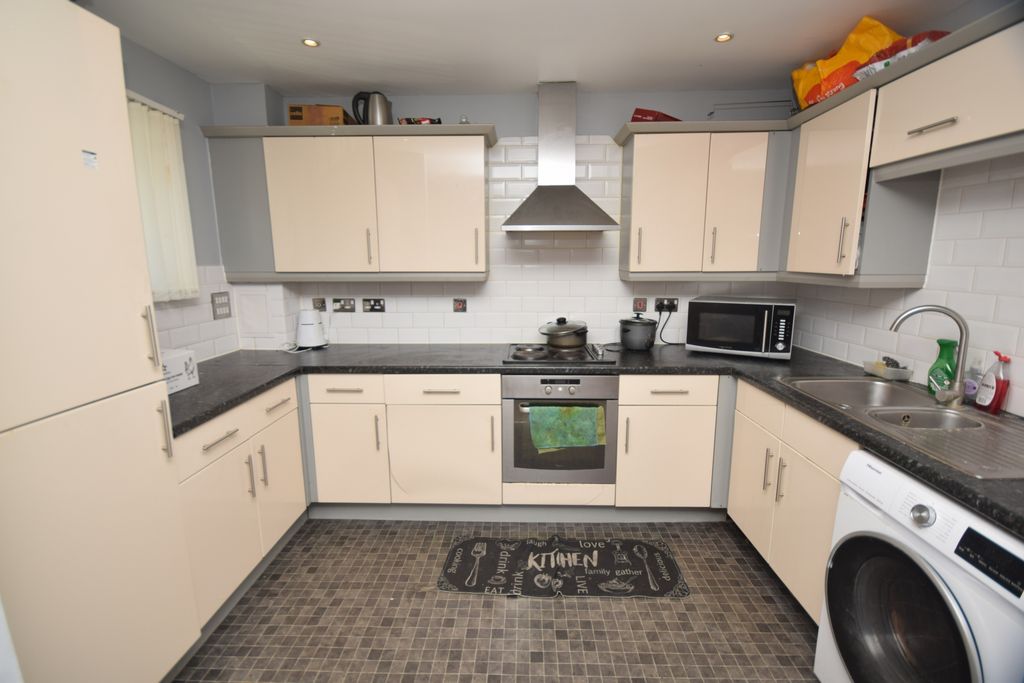 Property photo 2 of 6 Kitchen