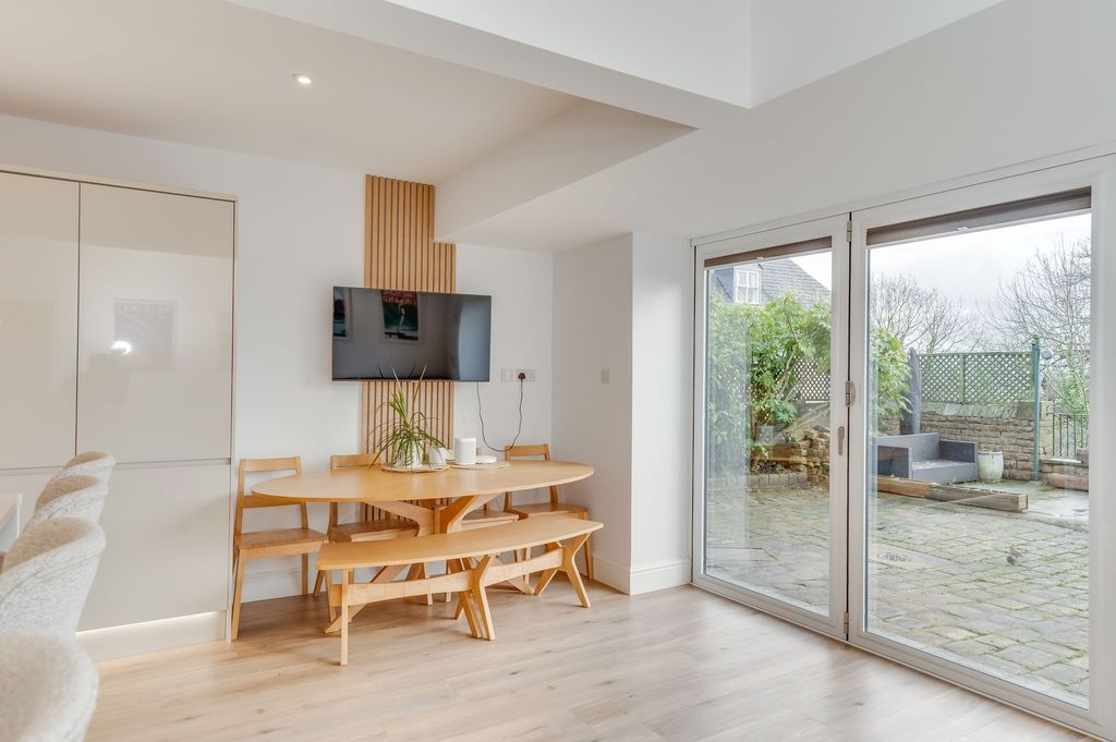 Property photo 3 of 46