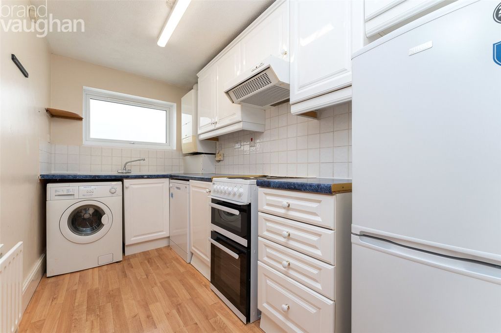 Property photo 3 of 7 Kitchen