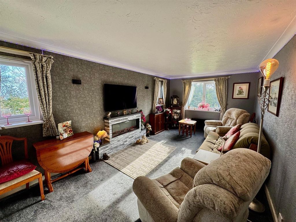 Property photo 2 of 14 Lounge.Jpg