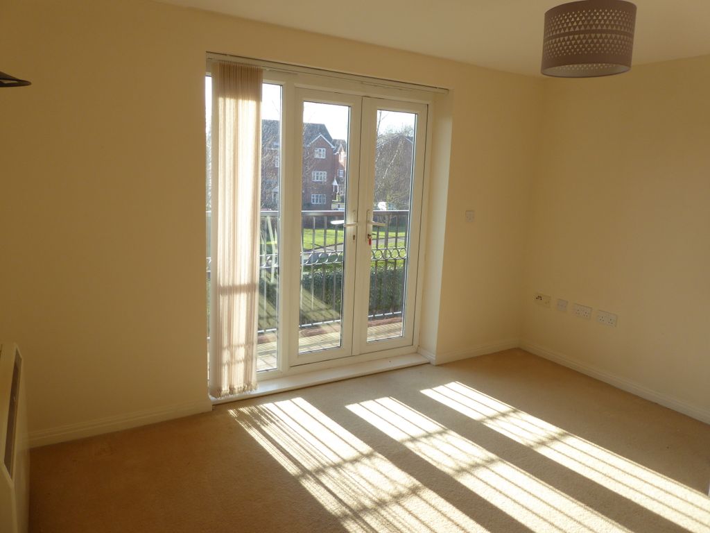 Property photo 3 of 8 Lounge