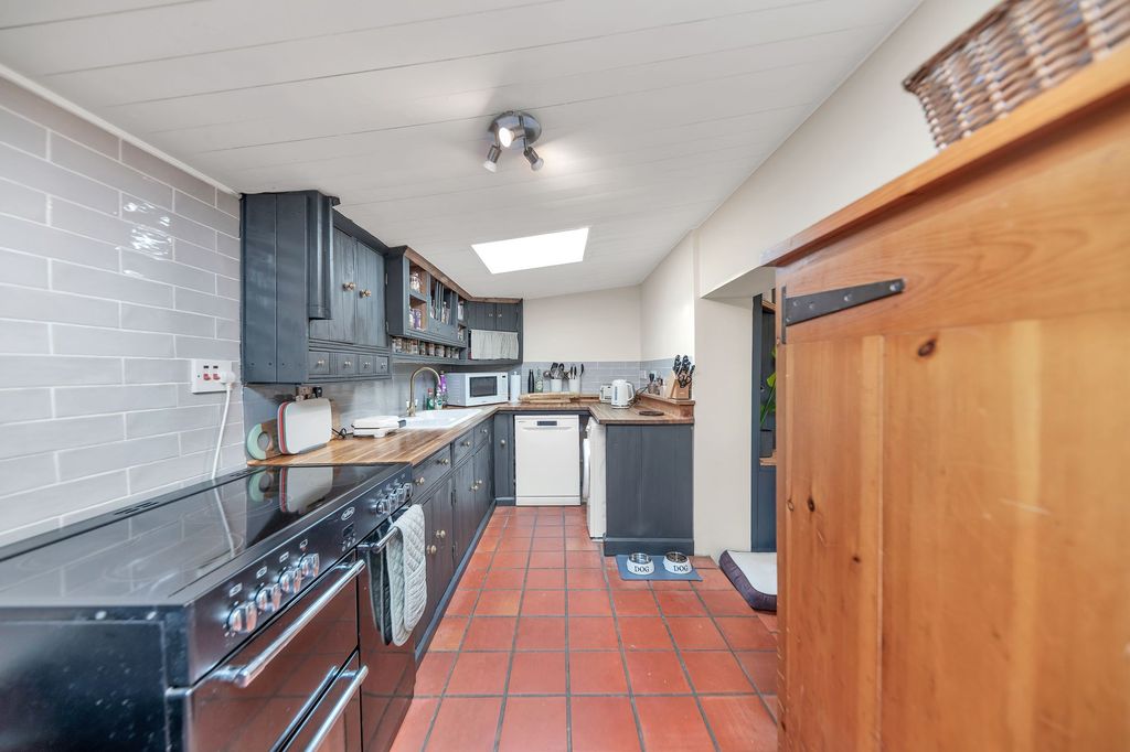 Property photo 2 of 21