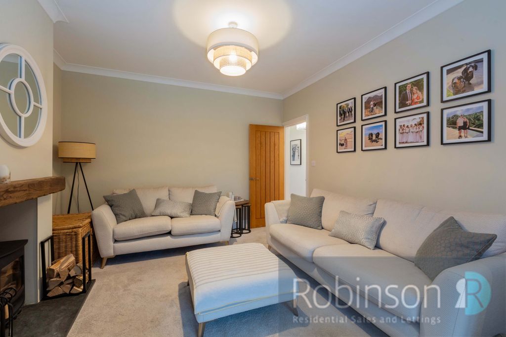 Property photo 3 of 17 2 Smithfield Road-10