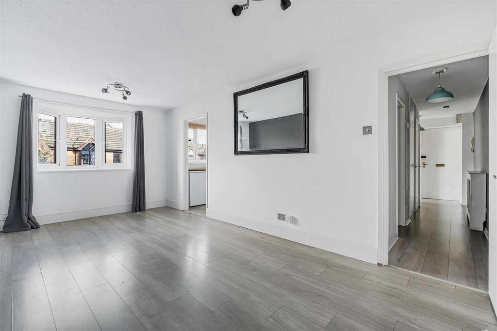 Property photo 3 of 15 19_67775.Jpg