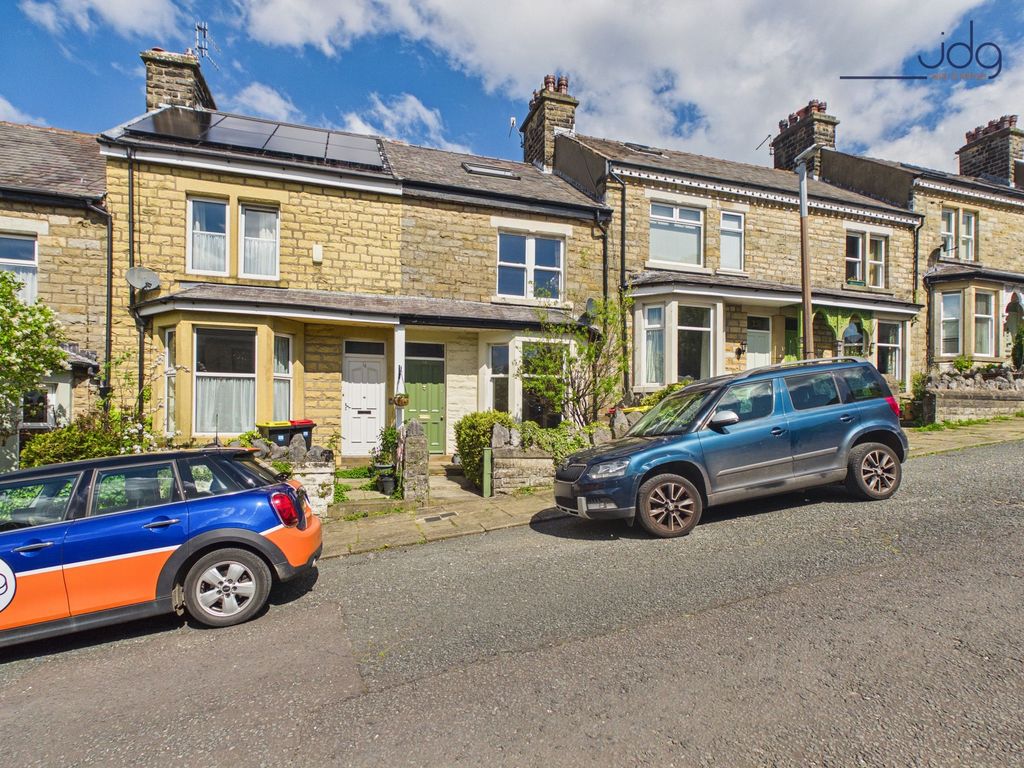 Property photo 1 of 21 Welcome To 14 Hastings Road