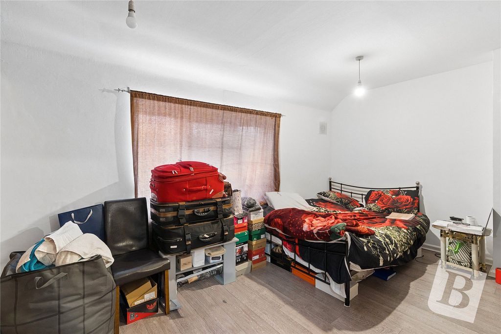 Property photo 3 of 10 Bedroom