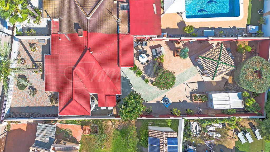 Property photo 2 of 41