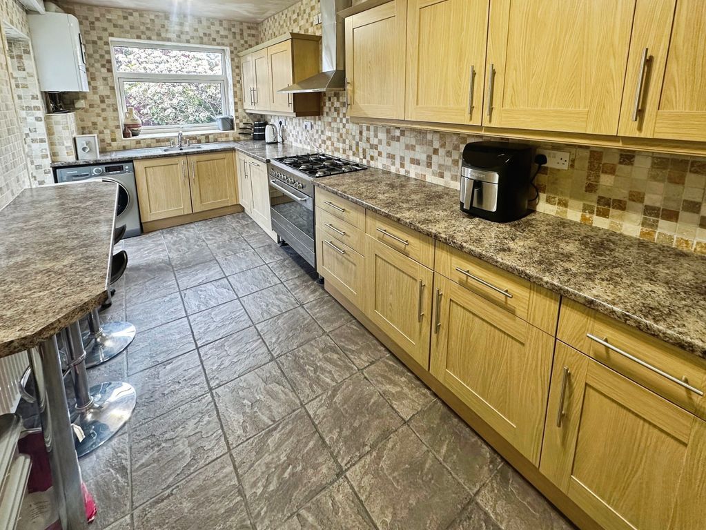 Property photo 3 of 19 Kitchen