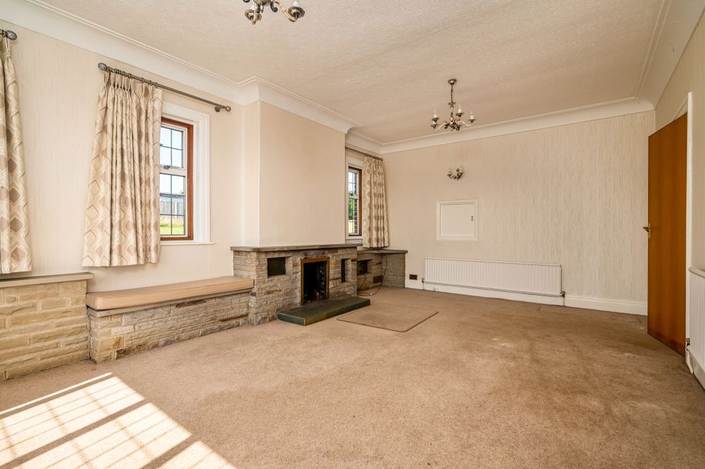 Property photo 3 of 28