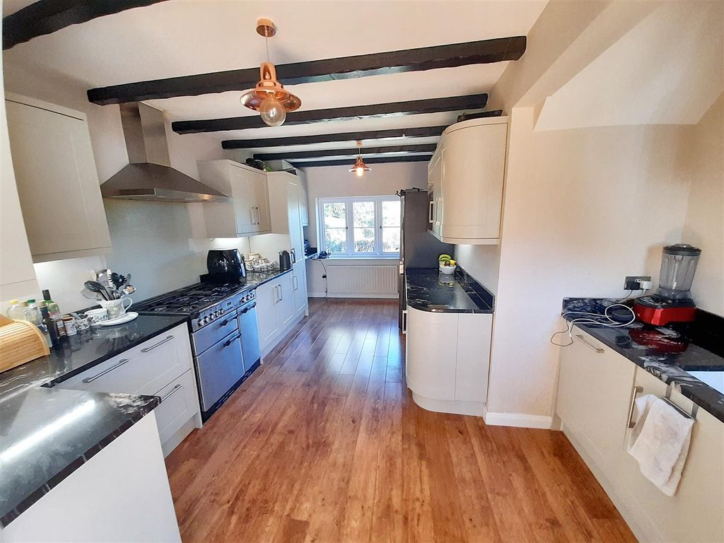 Property photo 3 of 27 Kitchen