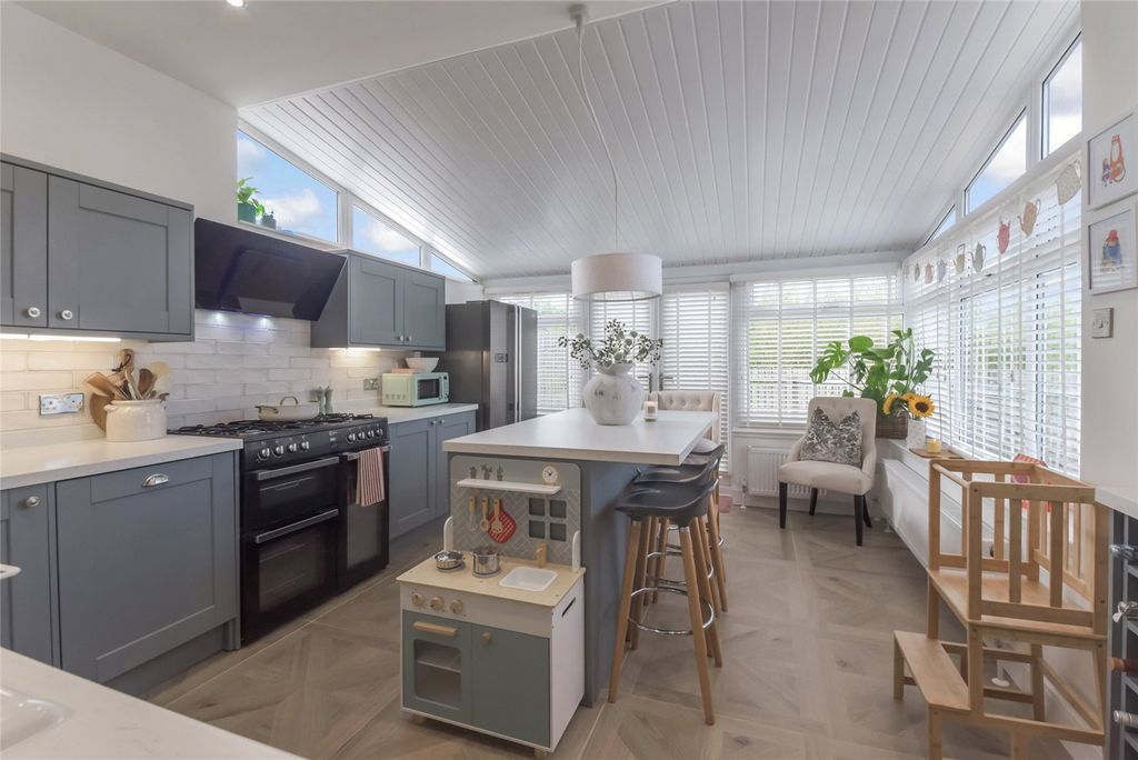 Property photo 3 of 18 Kitchen/Dining