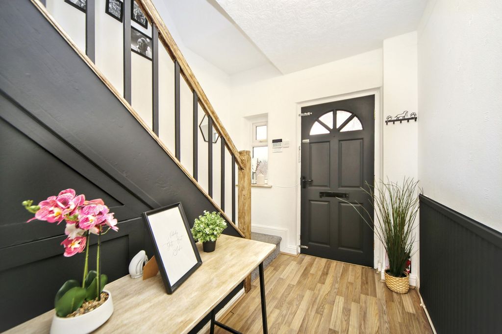 Property photo 2 of 21