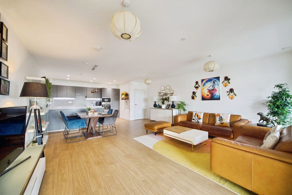 Property photo 2 of 20 Photo