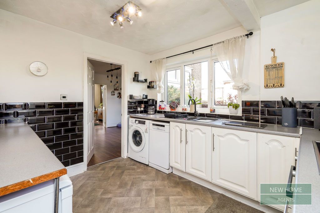 Property photo 3 of 19 Photo 11