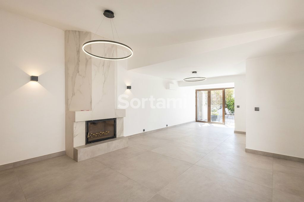 Property photo 2 of 25