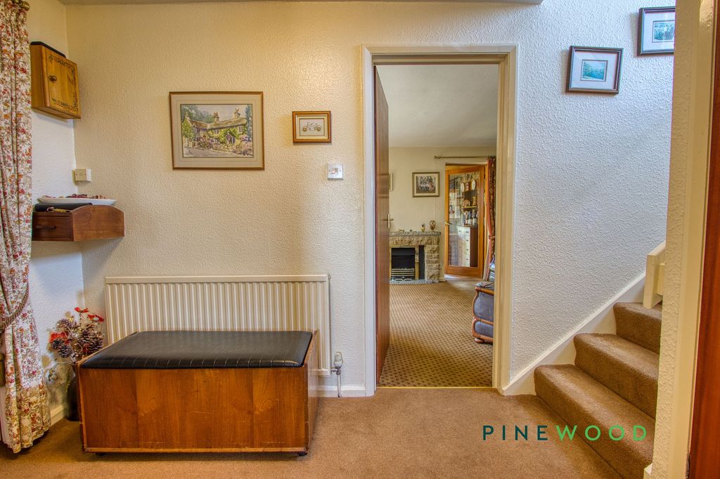 Property photo 3 of 27 Hallway