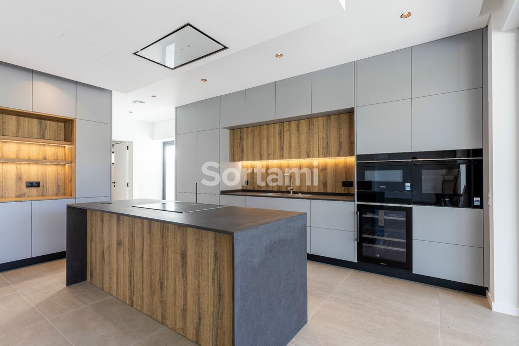 Property photo 3 of 41