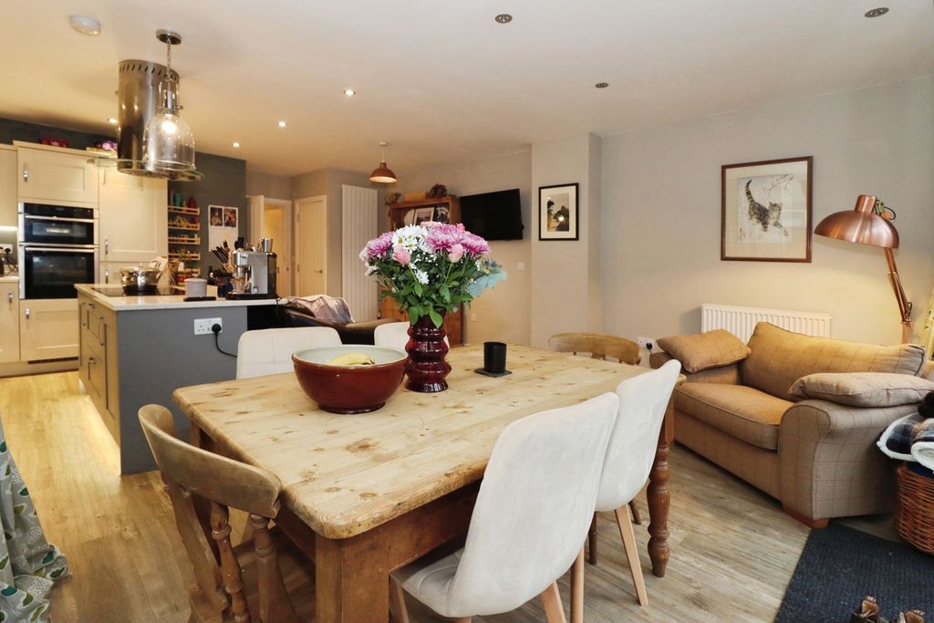 Property photo 3 of 20 Pbox-Img.Jpg