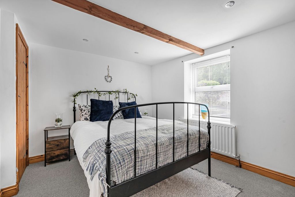 Property photo 2 of 37