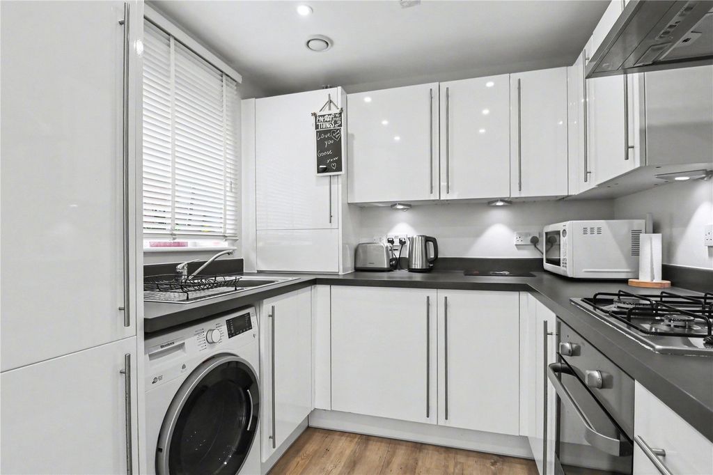 Property photo 2 of 10 Kitchen