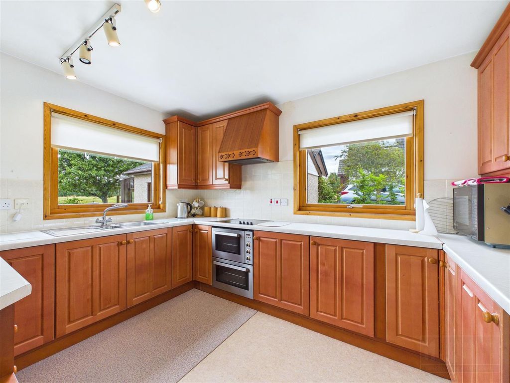 Property photo 2 of 29 Kitchen / Breakfast