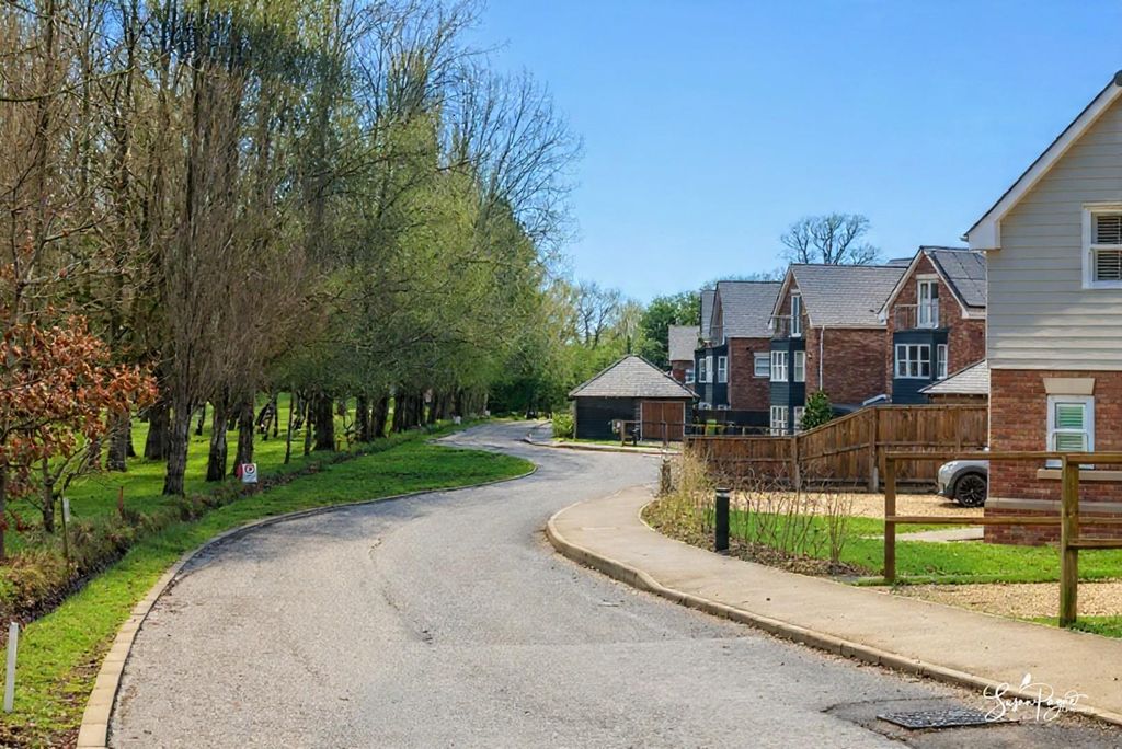 Property photo 3 of 37 Spencer Park