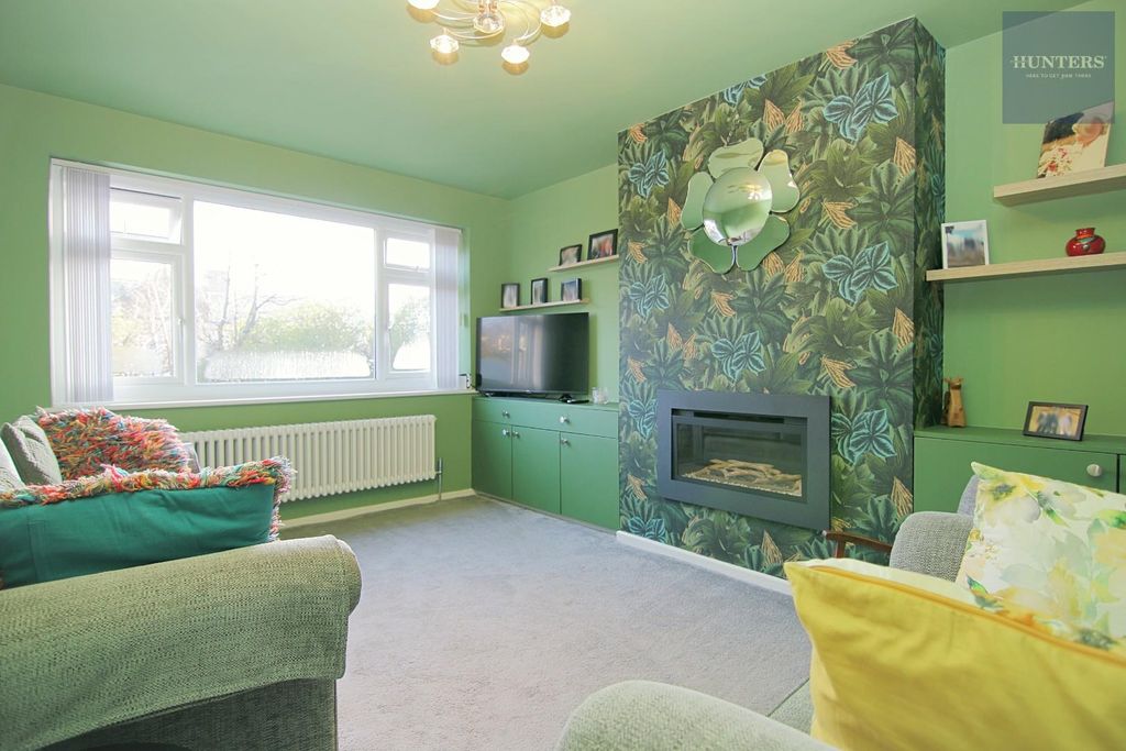 Property photo 3 of 16 Living Room