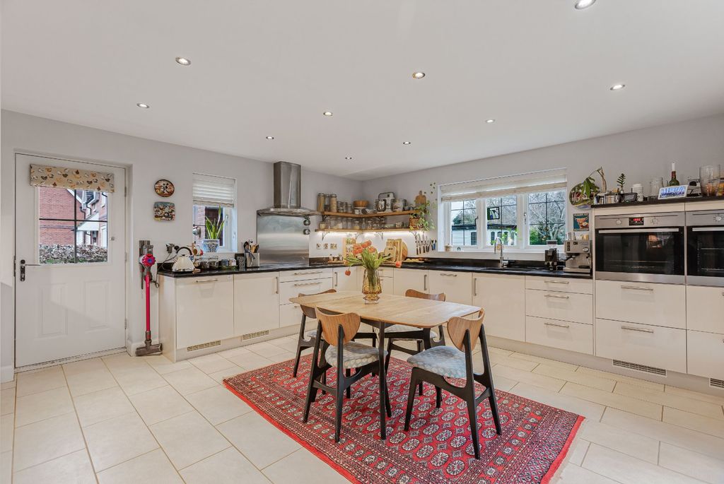 Property photo 3 of 25 Kitchen