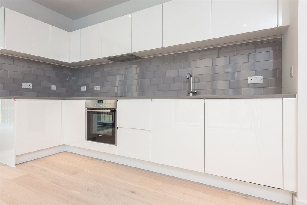 Property photo 2 of 13 Reception/Kitchen