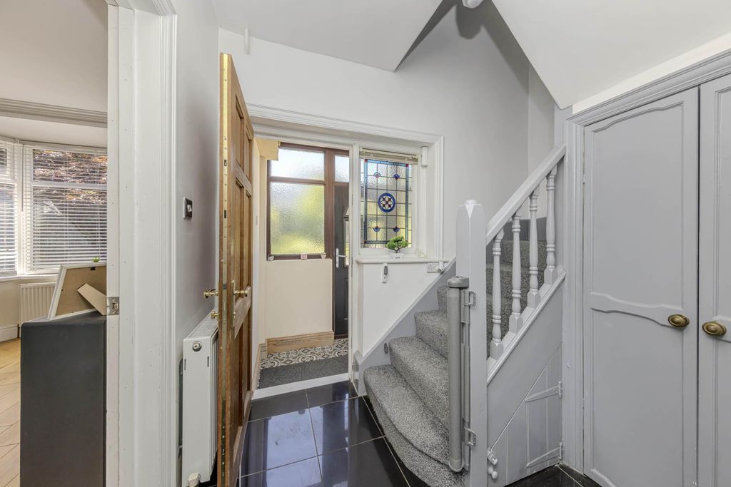 Property photo 3 of 37
