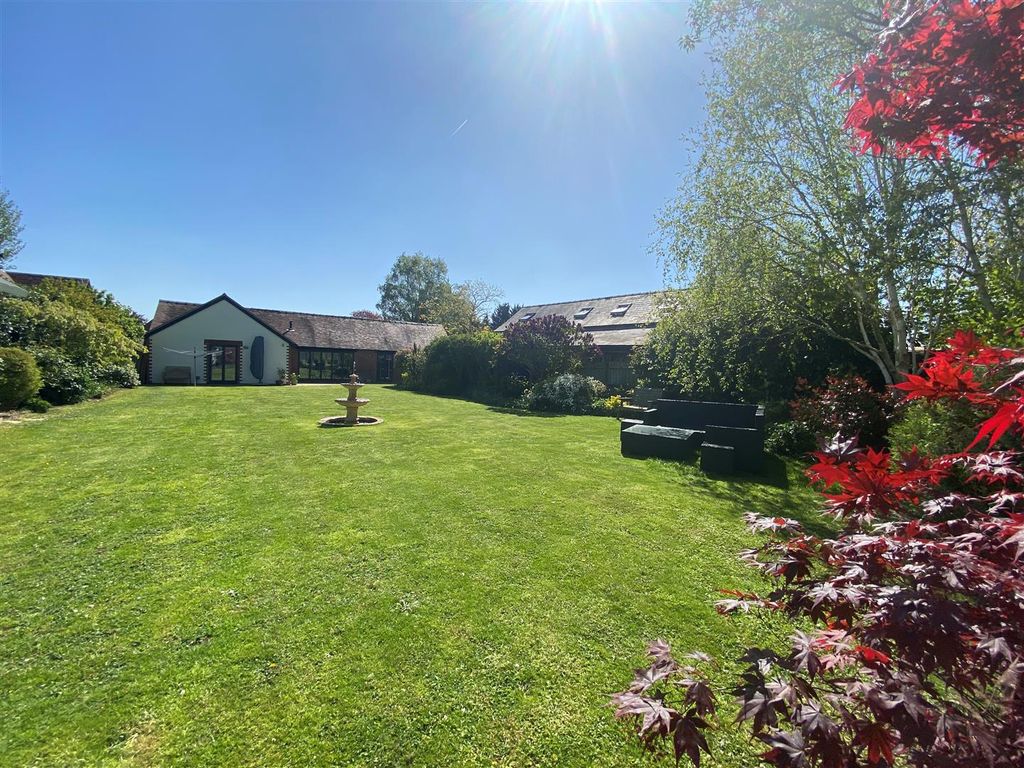 Property photo 3 of 27