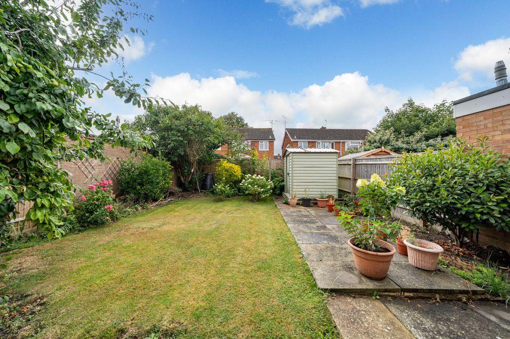 Property photo 2 of 19 13-Pevensey-Close-5