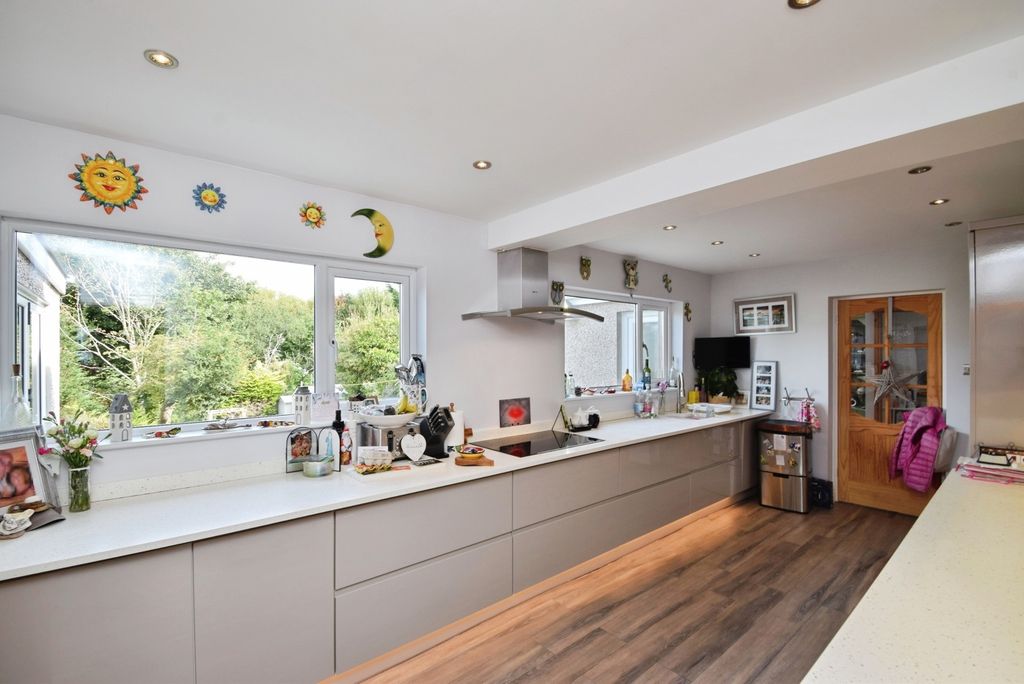 Property photo 2 of 25 Pbox-Img.Jpg
