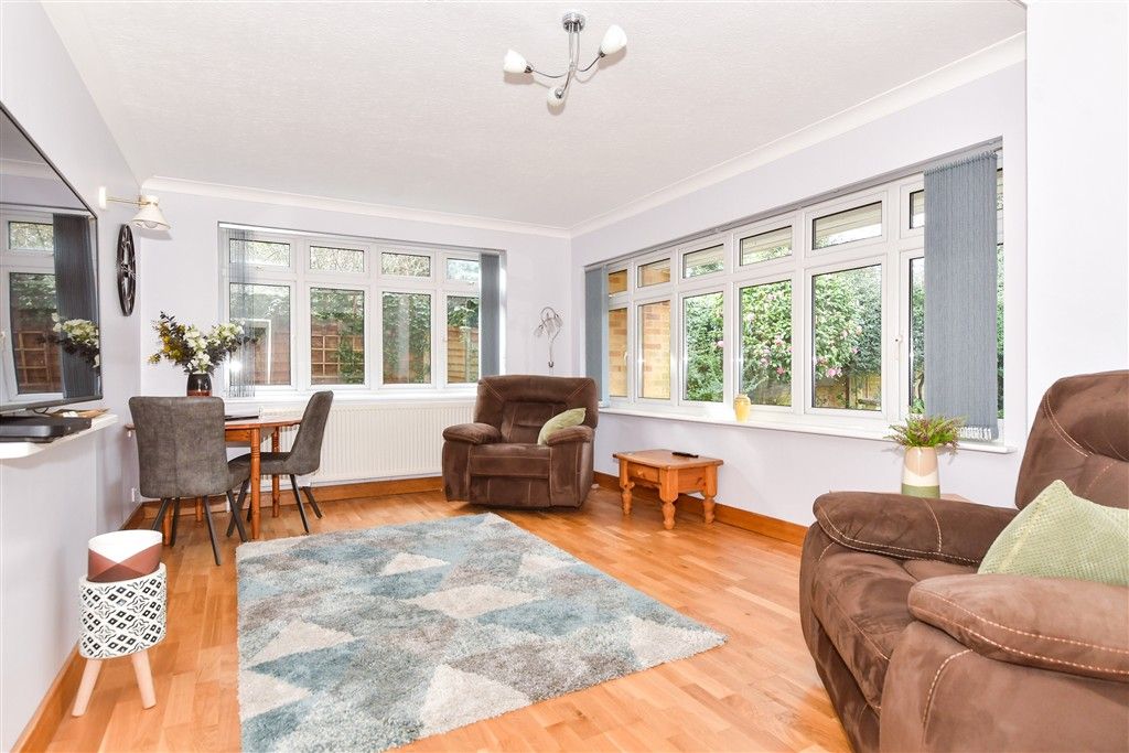 Property photo 3 of 12 Lounge