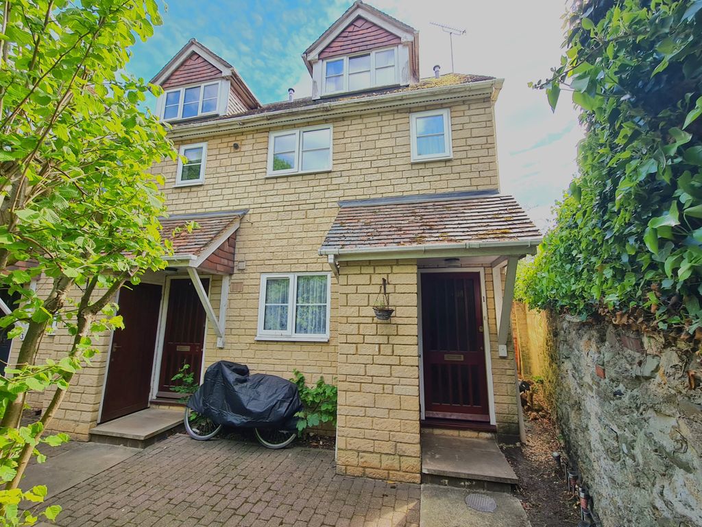 Property photo 1 of 7 Front