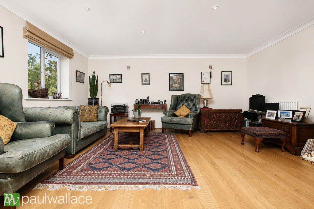 Property photo 2 of 24 Lounge