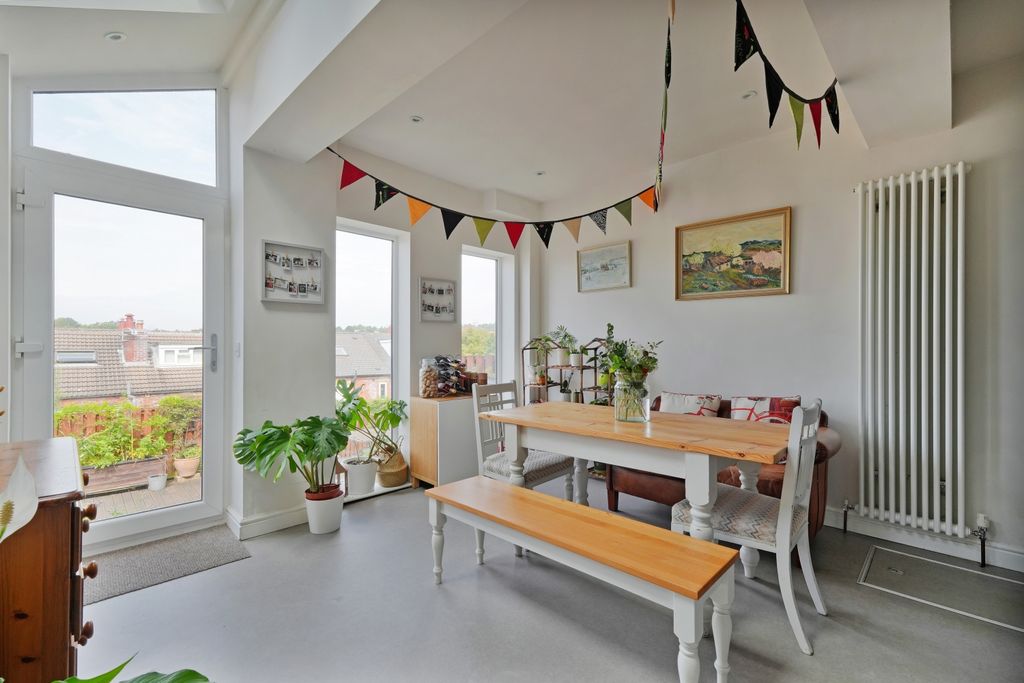 Property photo 3 of 21 Dining Area