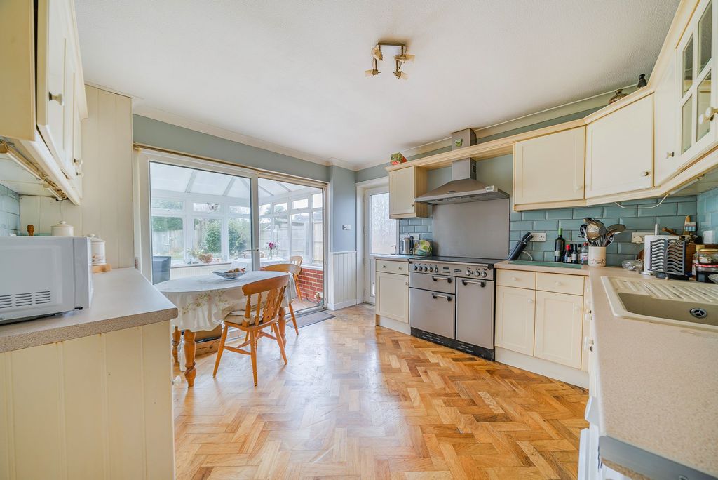 Property photo 2 of 12 Kitchen