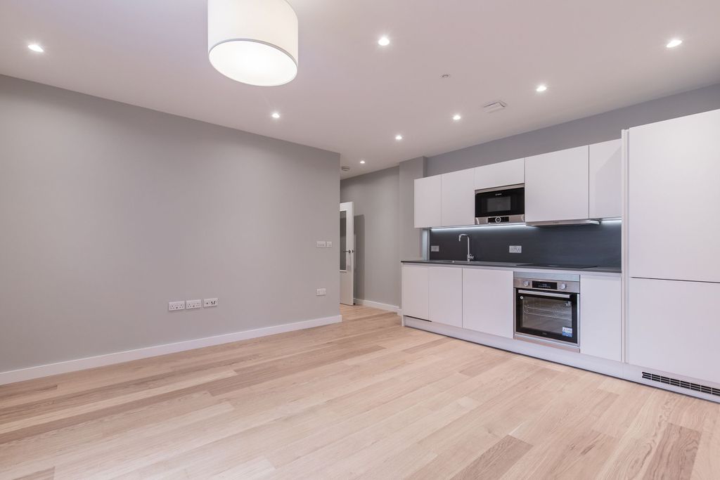 Property photo 1 of 20 Living_Room