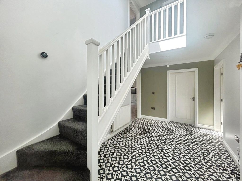Property photo 2 of 20 Entrance Hall