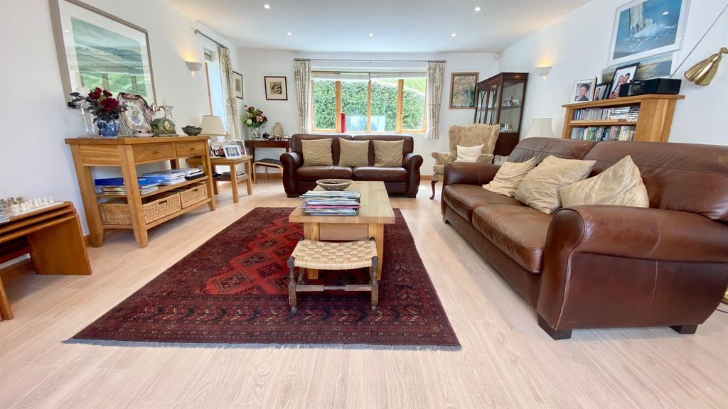 Property photo 3 of 13 X5.Jpg