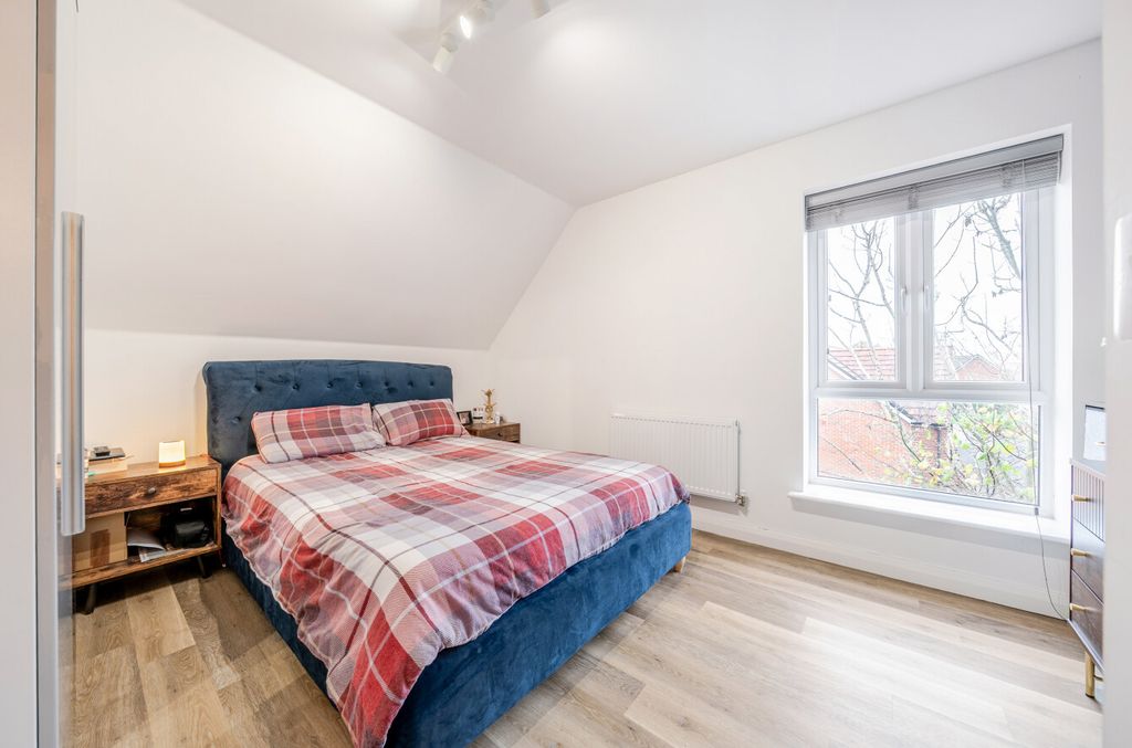 Property photo 3 of 13 1381446-3-691c5B9...