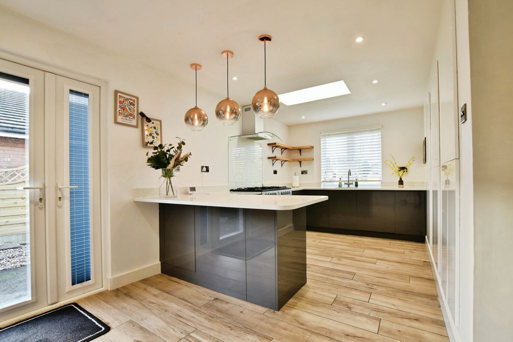 Property photo 3 of 20 Kitchen Diner