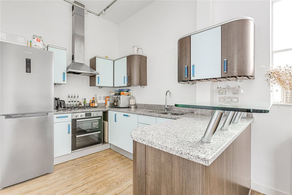 Property photo 2 of 9