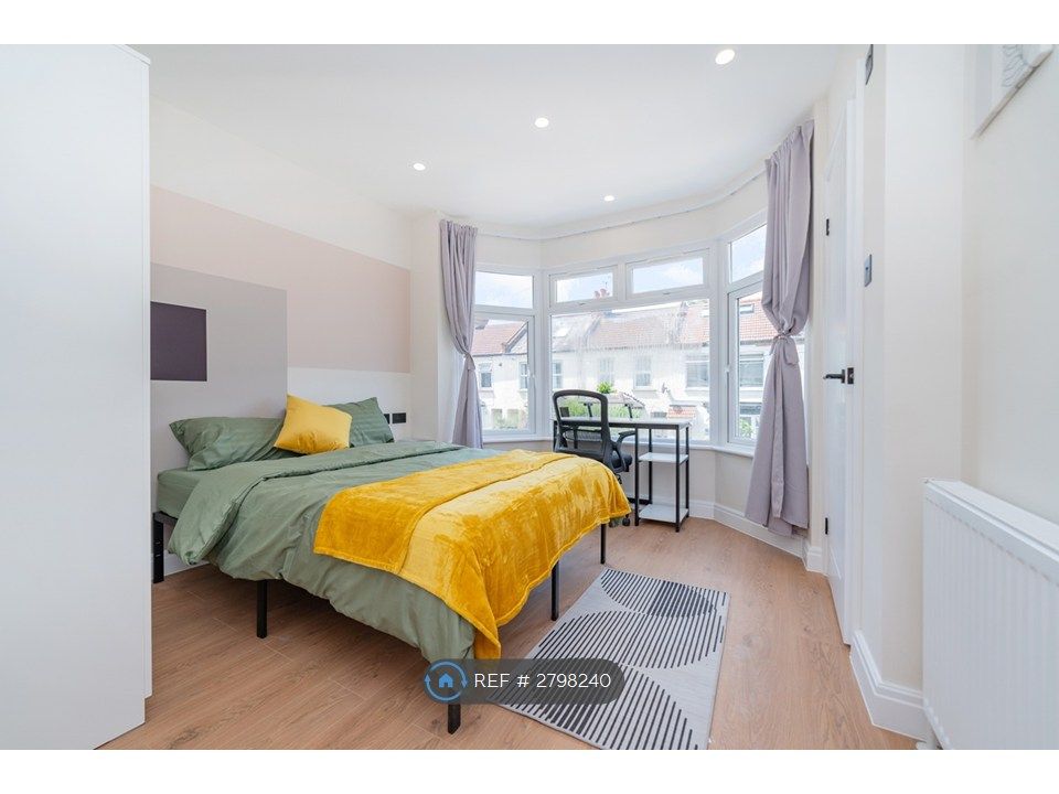 Property photo 2 of 32