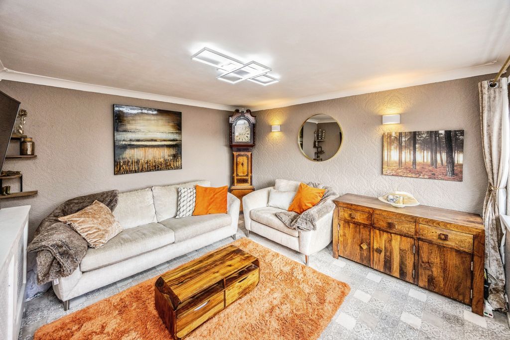 Property photo 2 of 20 Living Room