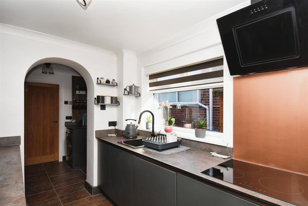 Property photo 2 of 16 Kitchen
